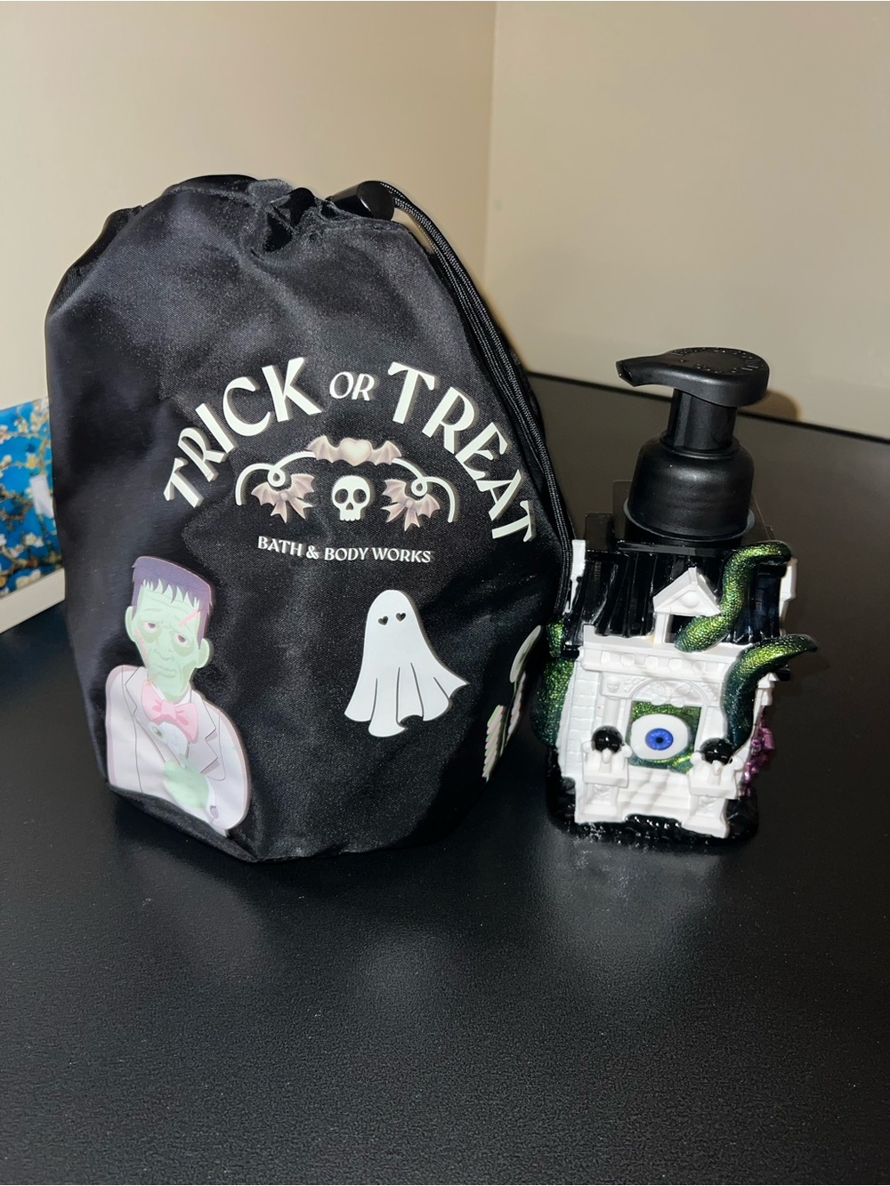 Bath & Body Works Trick or Treat Black Halloween Drawstring Gift Bag Duo